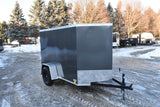 Remorque fermée en acier à essieu simple de la série Cross Beta de 5 pi x 8 pi